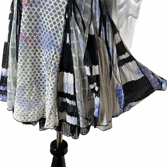 Ania A. Swing Open Knit Ruffle Mixed Media Tunic Size Medium - Picture 3 of 12